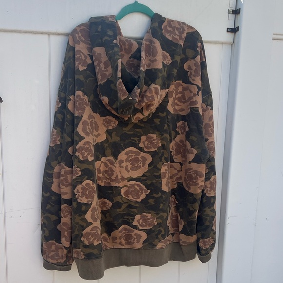 We The Free It’s a Vibe Printed Hoodie - Picture 6 of 7